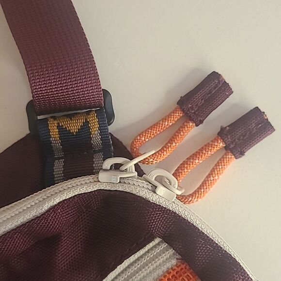 KAVU Delray Beach Crossbody Bag Lightweight Mesh Beach Pack color berry divine - Picture 16 of 16